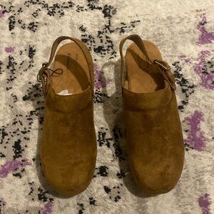 Sonoma good for life with ortholite soles. Brown suede material